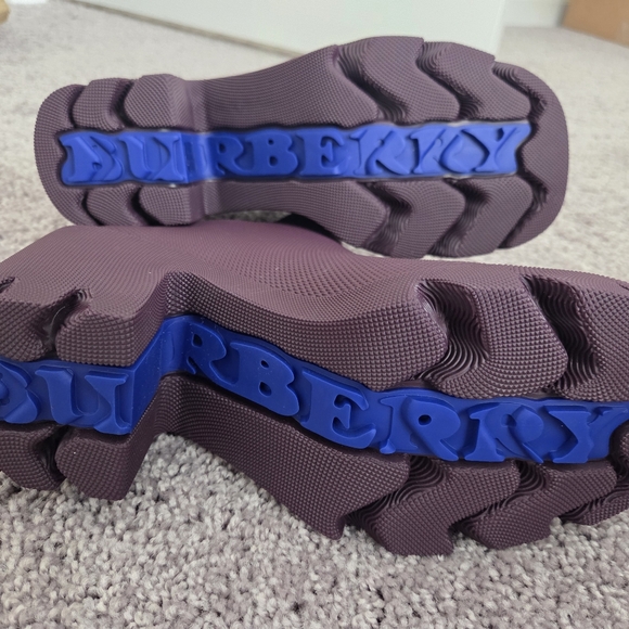 Authentic Burberry rain boots - Picture 4 of 6